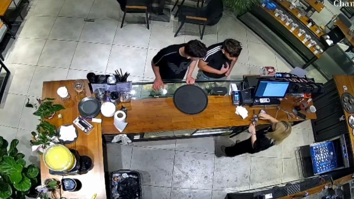 Barista S.Y. behind the counter of the Avcılar café, moments before the confrontation, from CCTV footage published by Turkish outlets