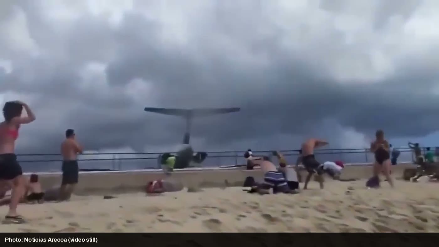 Tourists knocked down on the sand at Maho Beach as an Insel Air MD-80 blasts jet exhaust across the fence line.