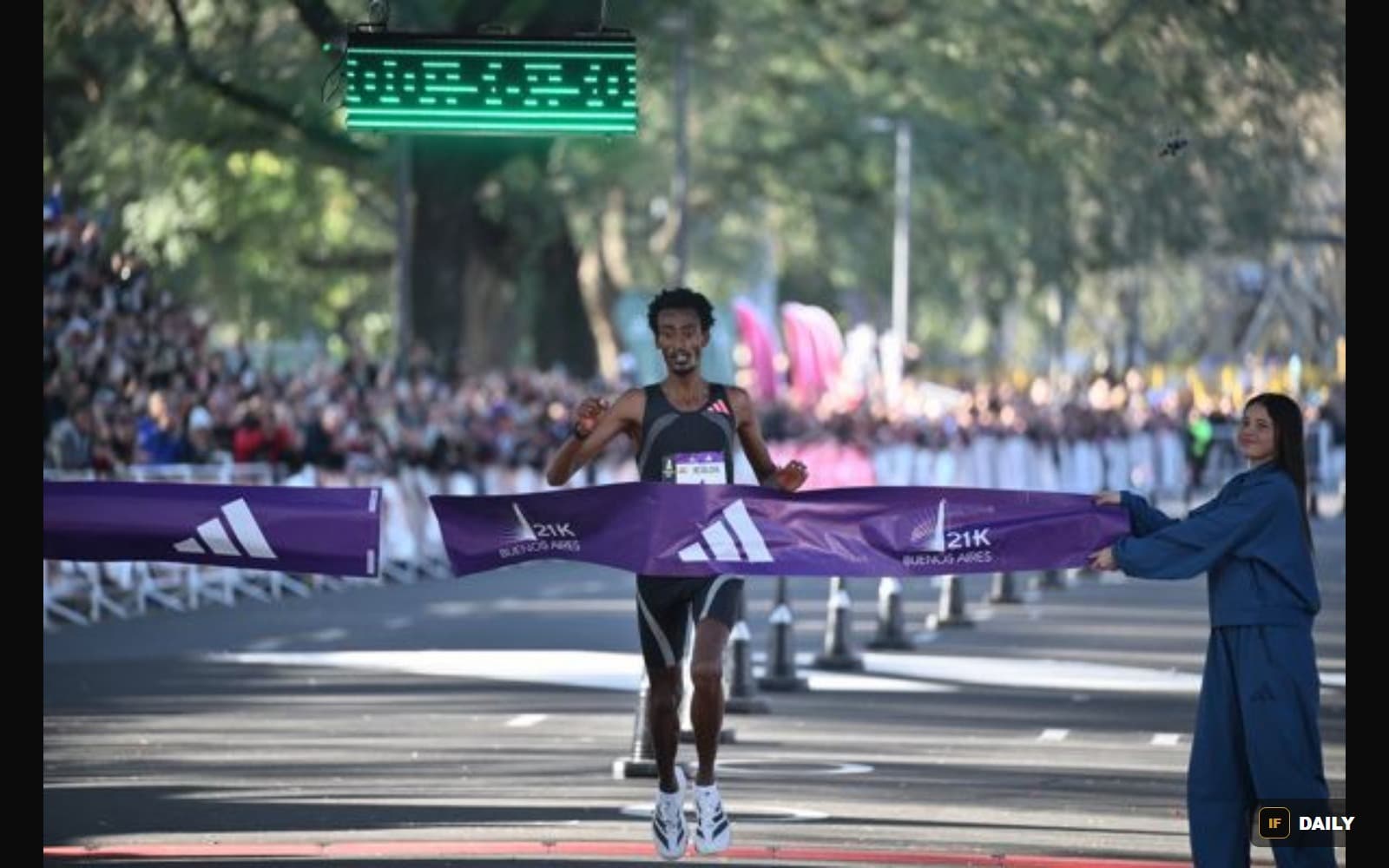 Yomif Kejelcha breaking the finish tape at the Buenos Aires half marathon